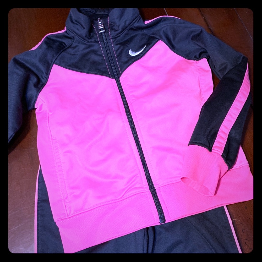 🎉SOLD🎉Nike/Under Armor jogger set 4T Like New - Picture 5 of 8